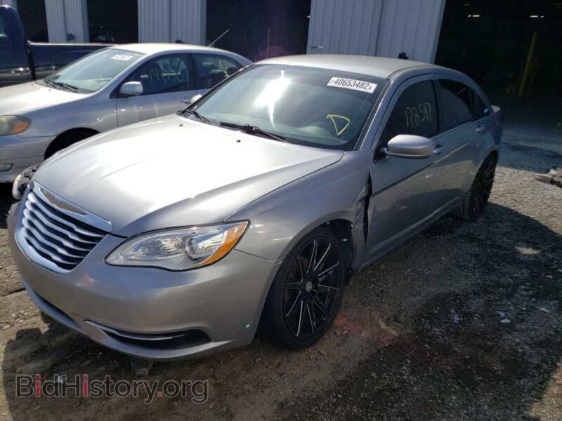 2013 Chrysler 200 (VIN 1C3CCBAB2DN640398) — фото 2 из 10