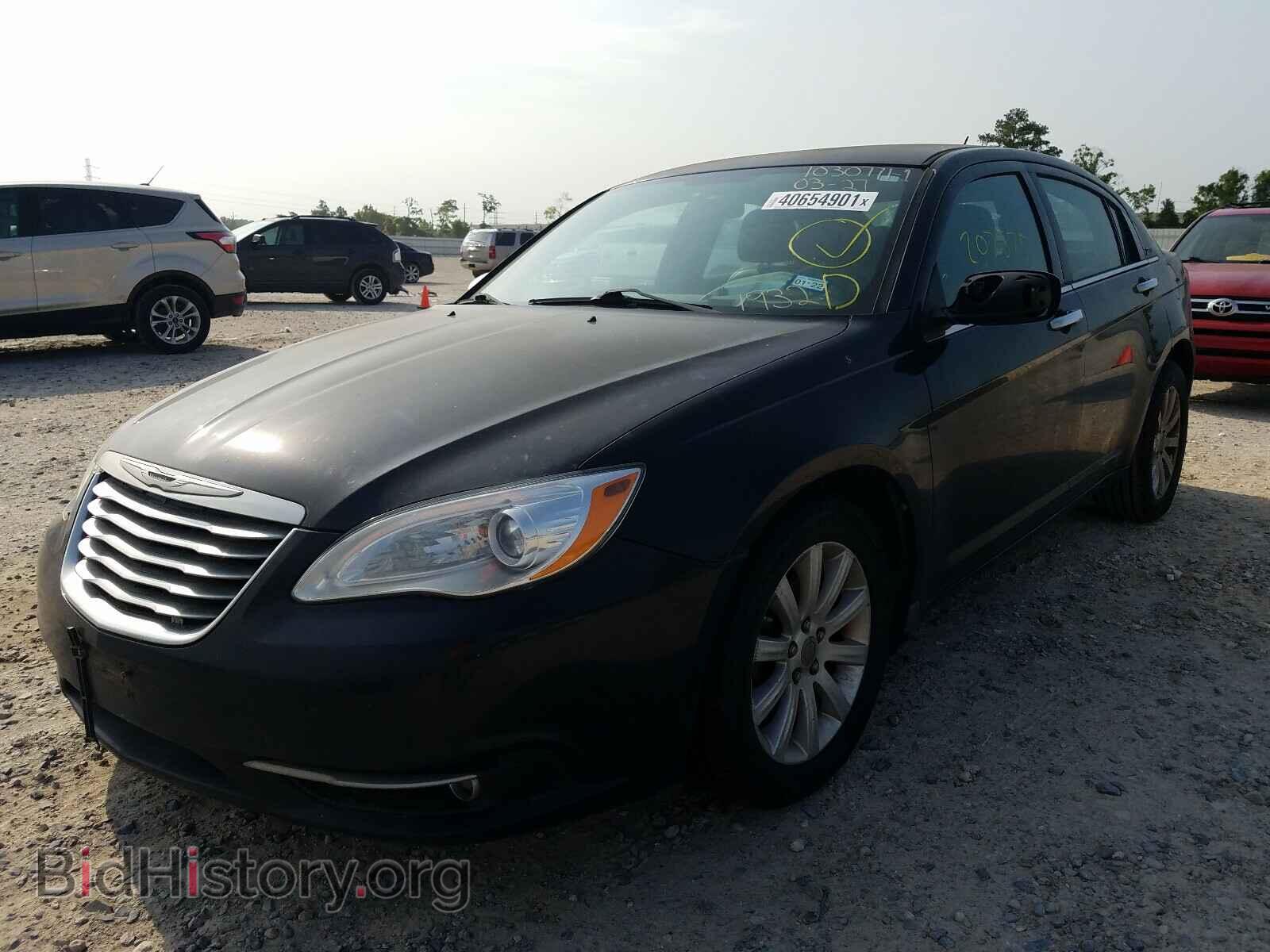 2013 CHRYSLER 200 - VIN: 1C3CCBCG2DN751932 - Фото 2