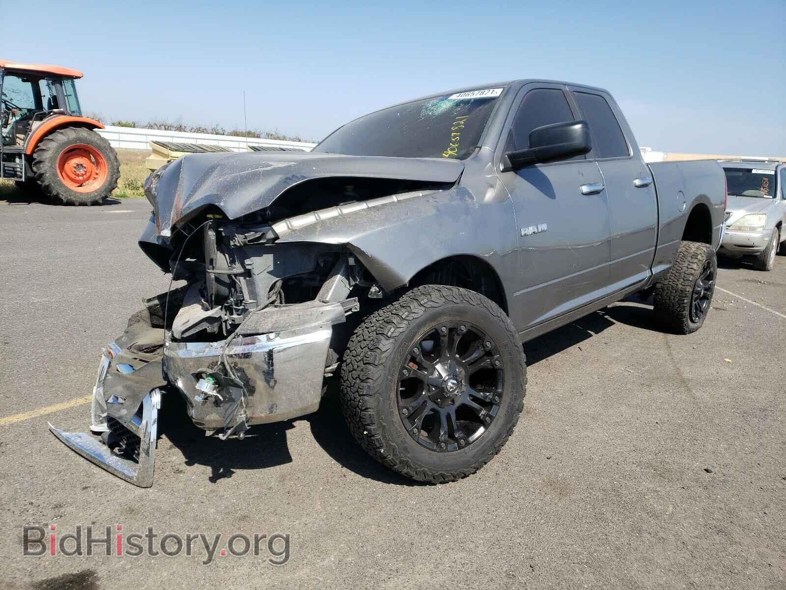 2010 DODGE RAM 1500 - VIN: 1D7RB1GP8AS238815 - Фото 2