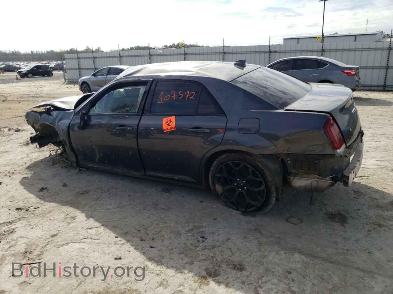 2019 CHRYSLER 300 - VIN: 2C3CCABG0KH697693 - Фото 2