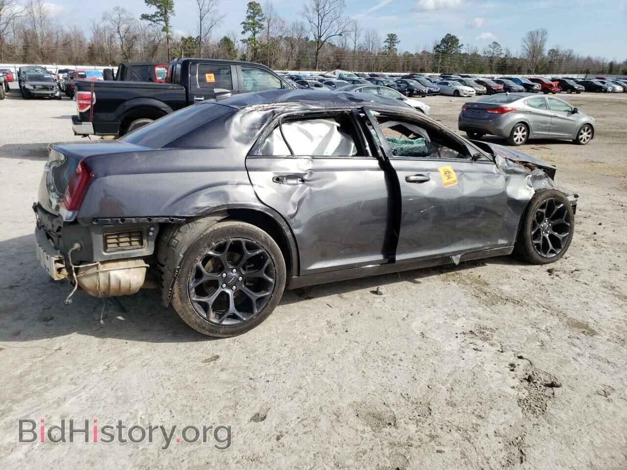 2019 CHRYSLER 300 - VIN: 2C3CCABG0KH697693 - Фото 3