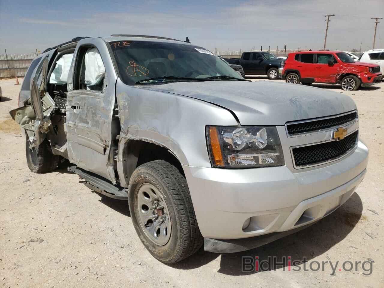 Photo 1GNSCBE06DR155388 - CHEVROLET TAHOE 2013