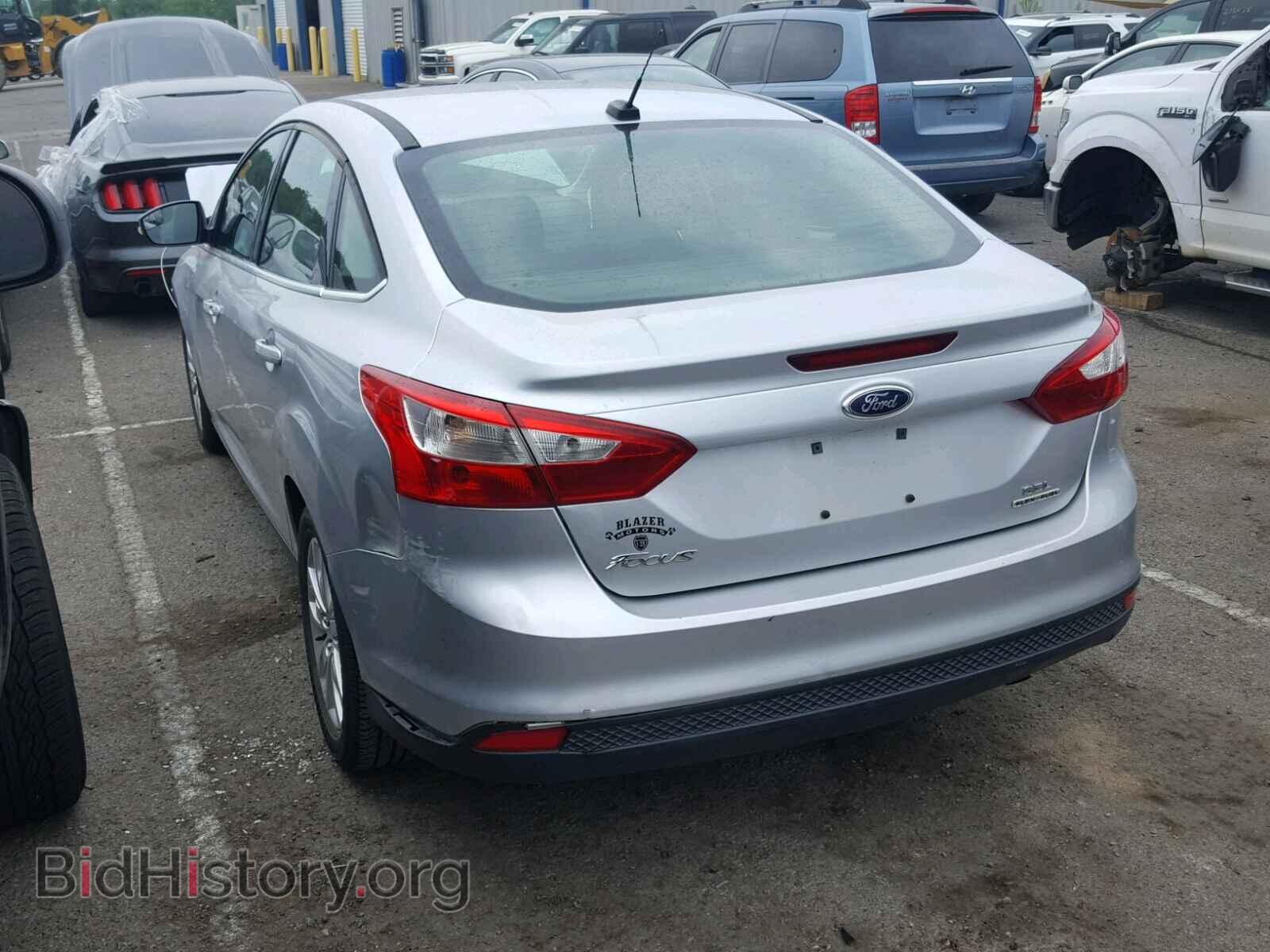 2012 Ford FOCUS (VIN 1FAHP3H22CL374835) — photo 3 of 10