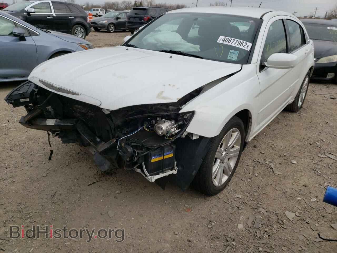 2012 CHRYSLER 200 - VIN: 1C3CCBAG3CN321537 - Фото 2