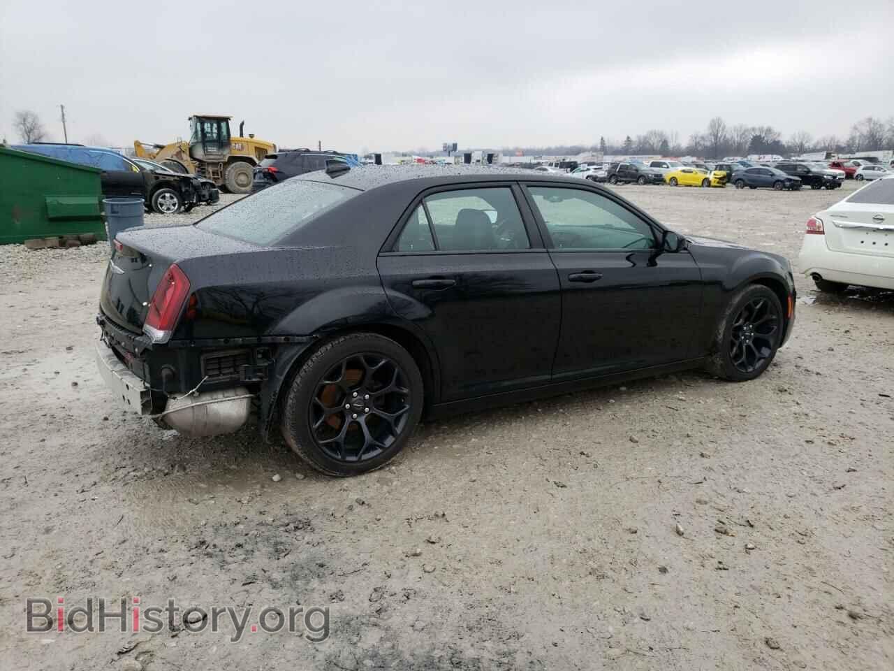 2019 CHRYSLER 300 - VIN: 2C3CCABG8KH635104 - Фото 3