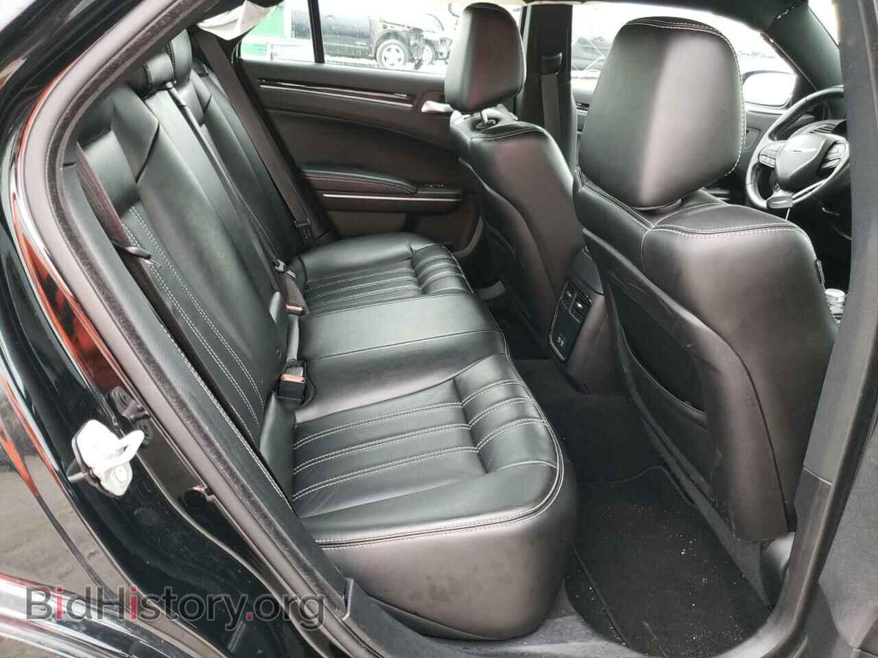 2019 CHRYSLER 300 - VIN: 2C3CCABG8KH635104 - Фото 10