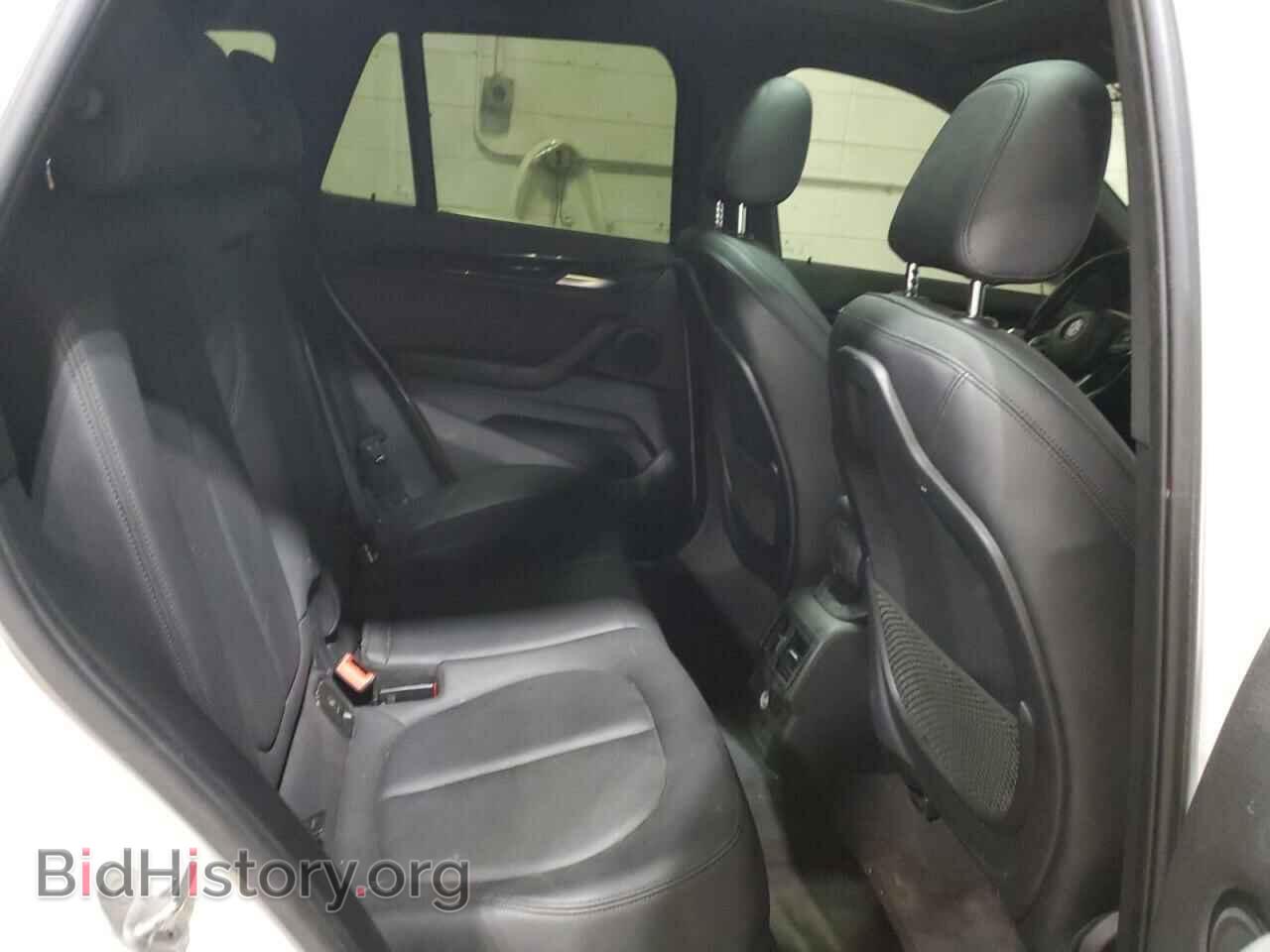 2017 BMW X1 - VIN: WBXHT3C31H5F77920 - Фото 10
