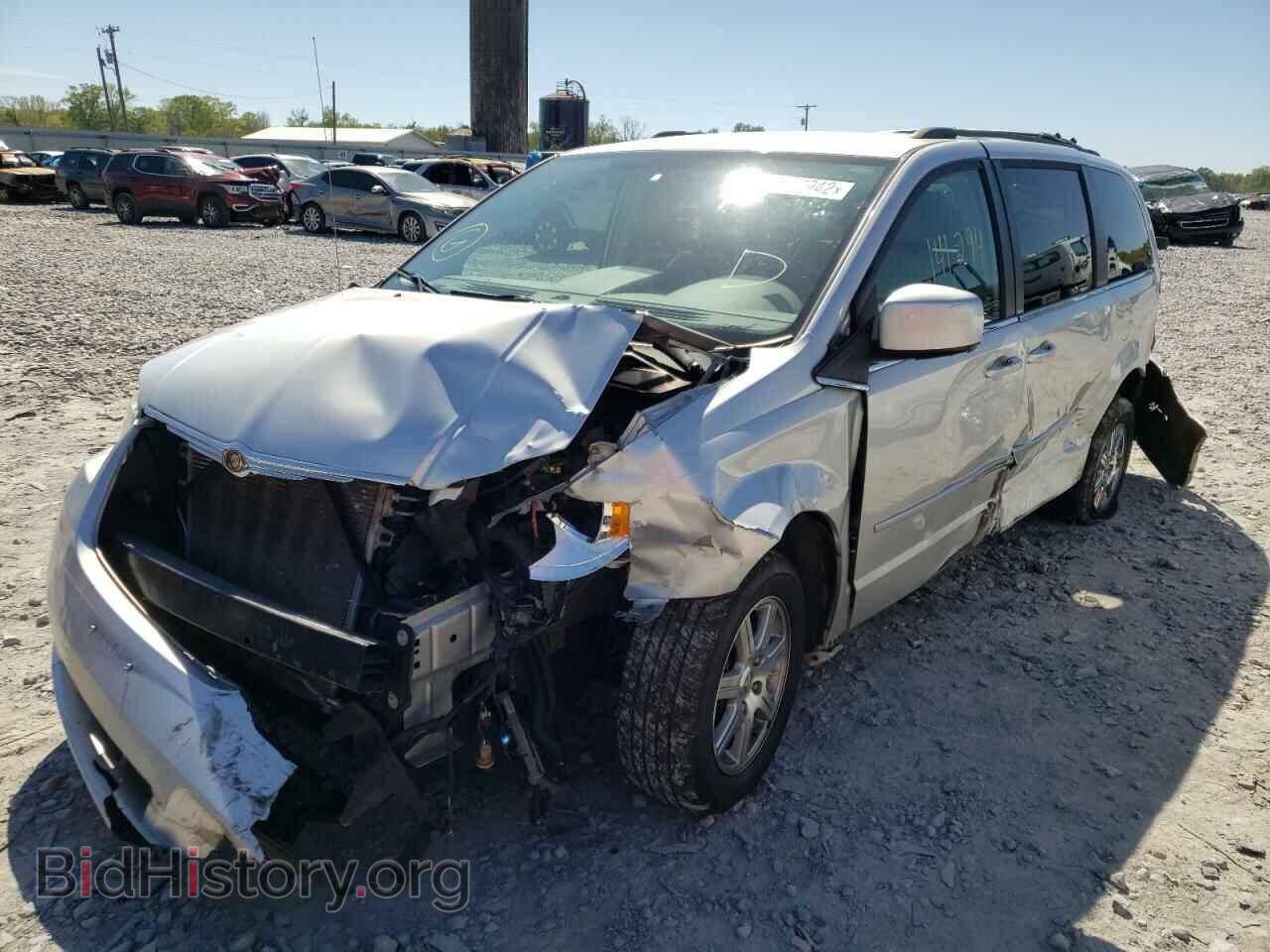 2008 CHRYSLER MINIVAN - VIN: 2A8HR54P48R657455 - Фото 2