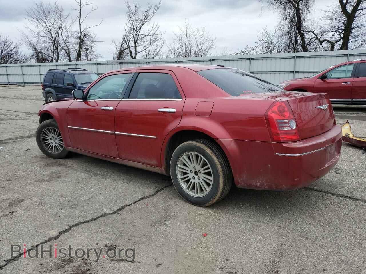 2010 CHRYSLER 300 - VIN: 2C3CA5CV0AH233215 - Фото 2