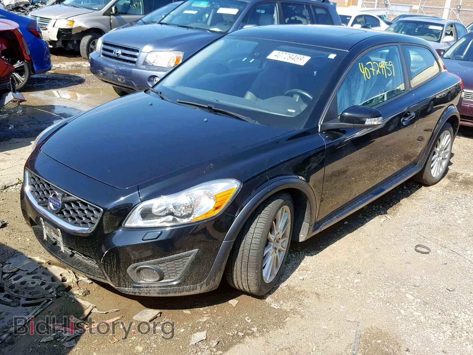 2011 VOLVO C30 - VIN: YV1672MK0B2234461 - Фото 2