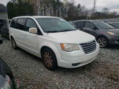 2008 Chrysler MINIVAN Town & COU, белый — VIN 2A8HR54PX8R644855, Copart