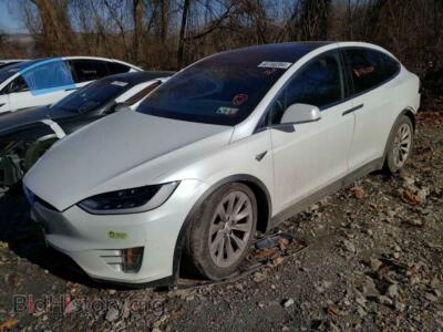 2017 Tesla MODEL X, белый — VIN 5YJXCDE20HF044424, Copart