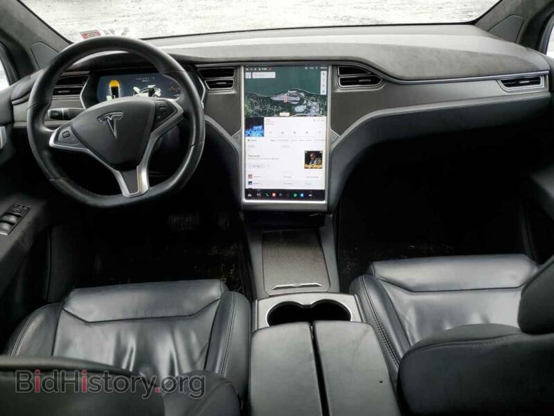2017 Tesla MODEL X (VIN 5YJXCDE20HF044424) — фото 8 из 12