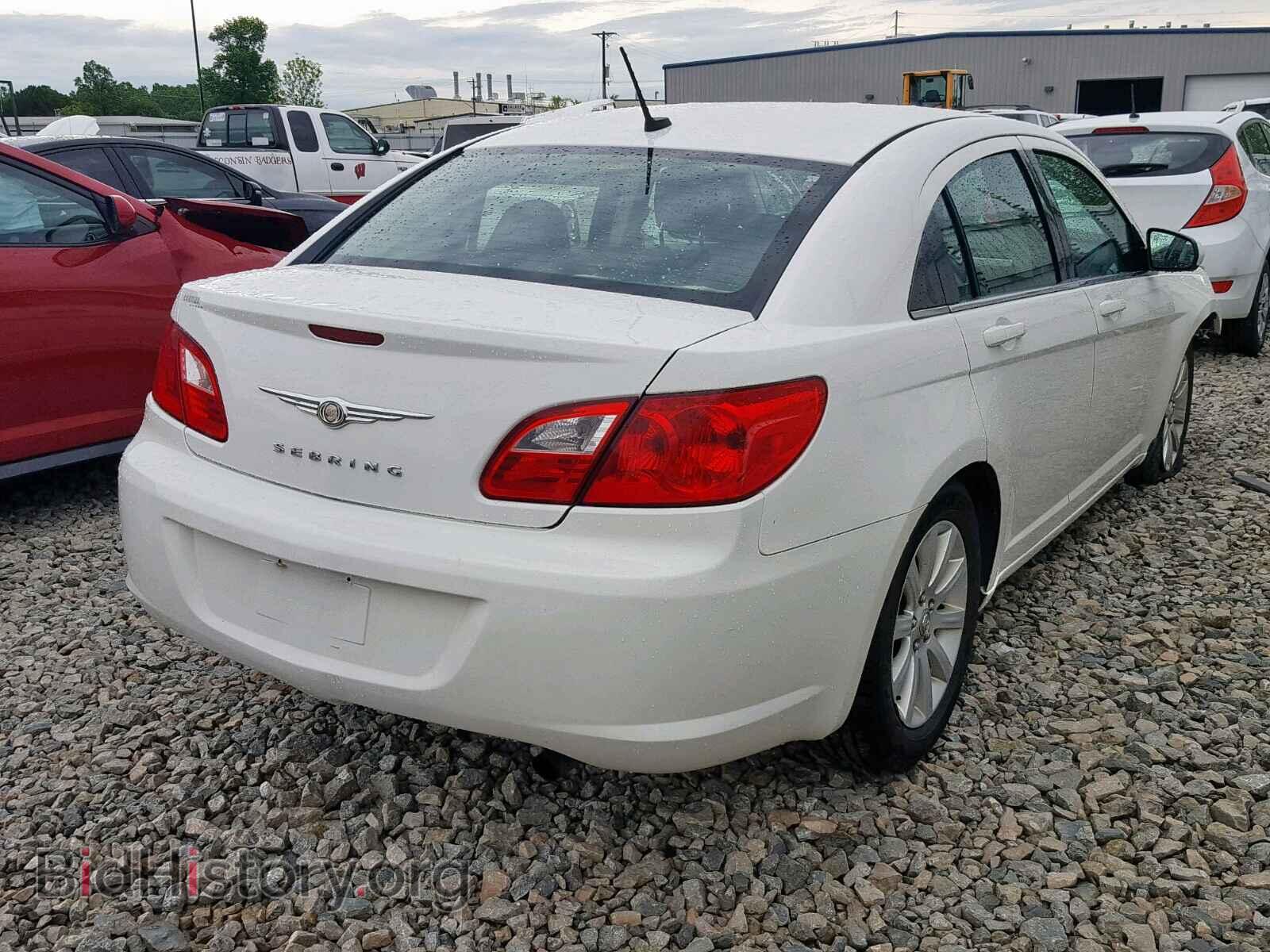 2010 CHRYSLER SEBRING - VIN: 1C3CC5FB3AN185244 - Фото 4