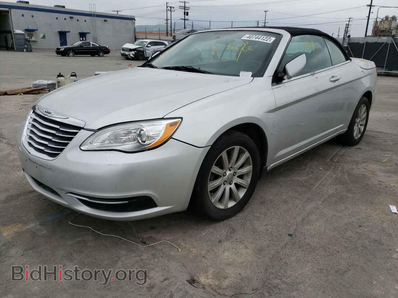 2011 CHRYSLER 200 - VIN: 1C3BC2EB0BN620461 - Фото 2