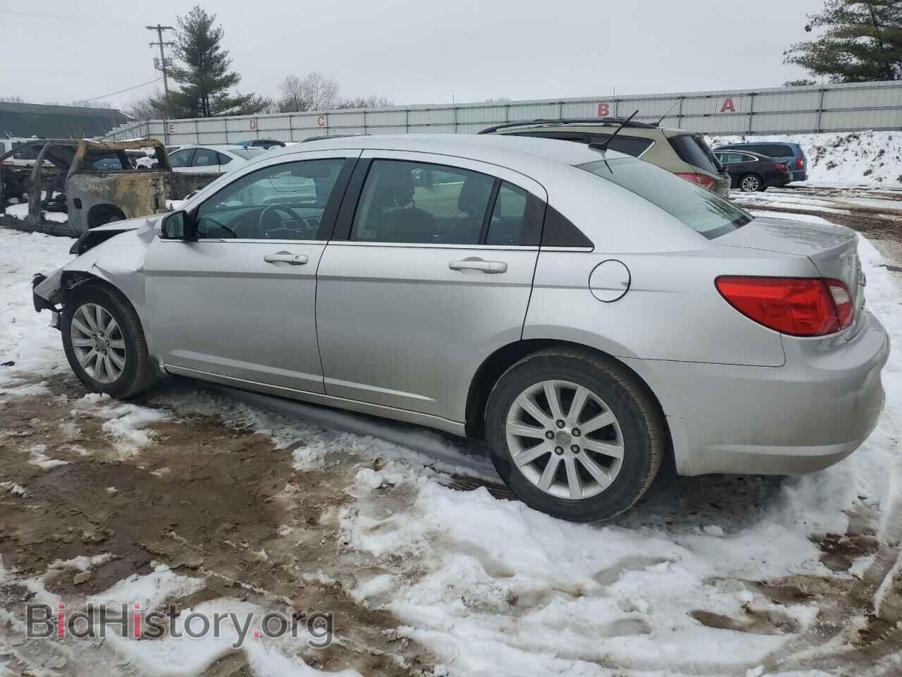 2010 CHRYSLER SEBRING - VIN: 1C3CC5FB4AN146064 - Фото 2
