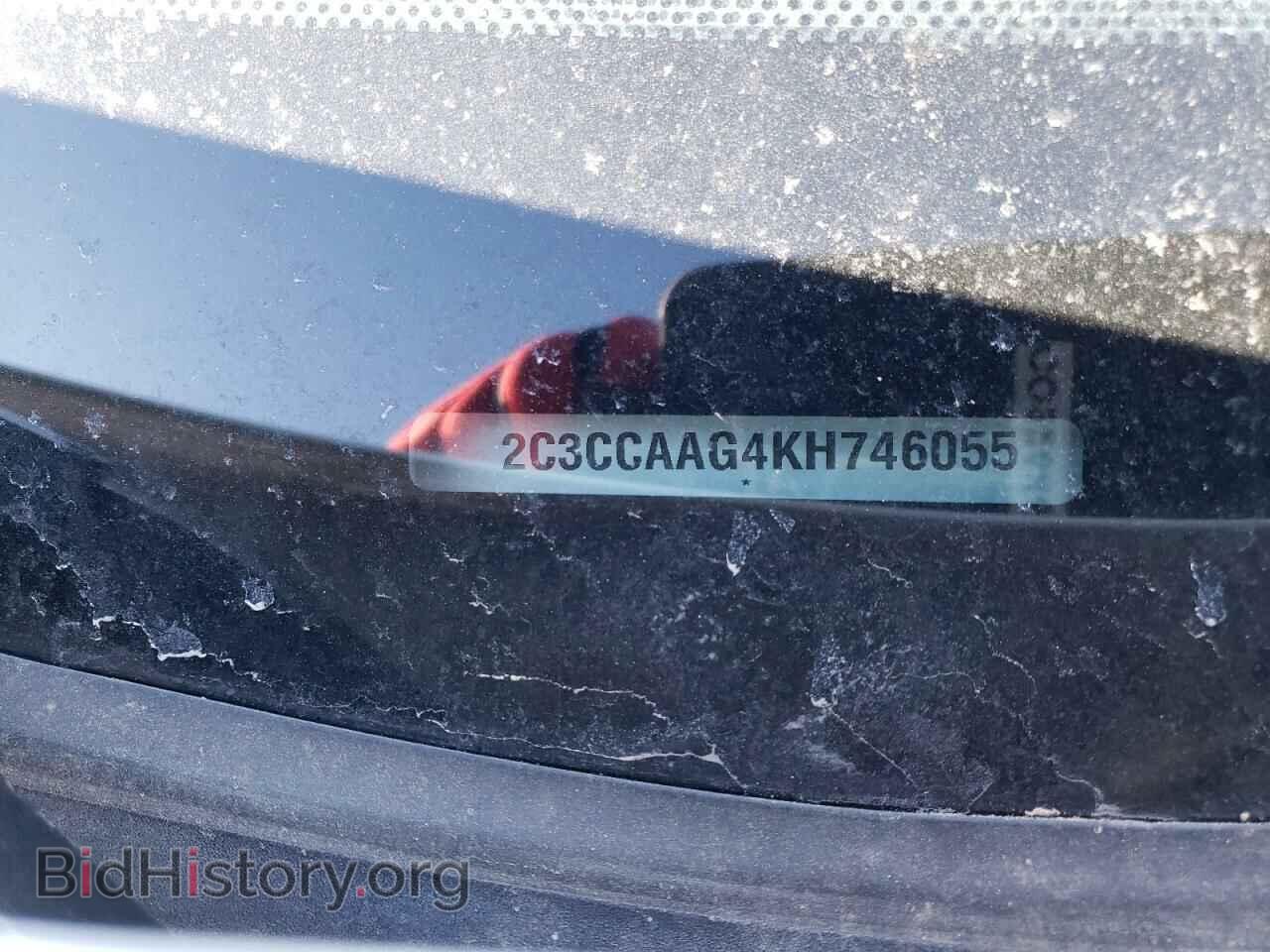 2019 CHRYSLER 300 - VIN: 2C3CCAAG4KH746055 - Фото 13