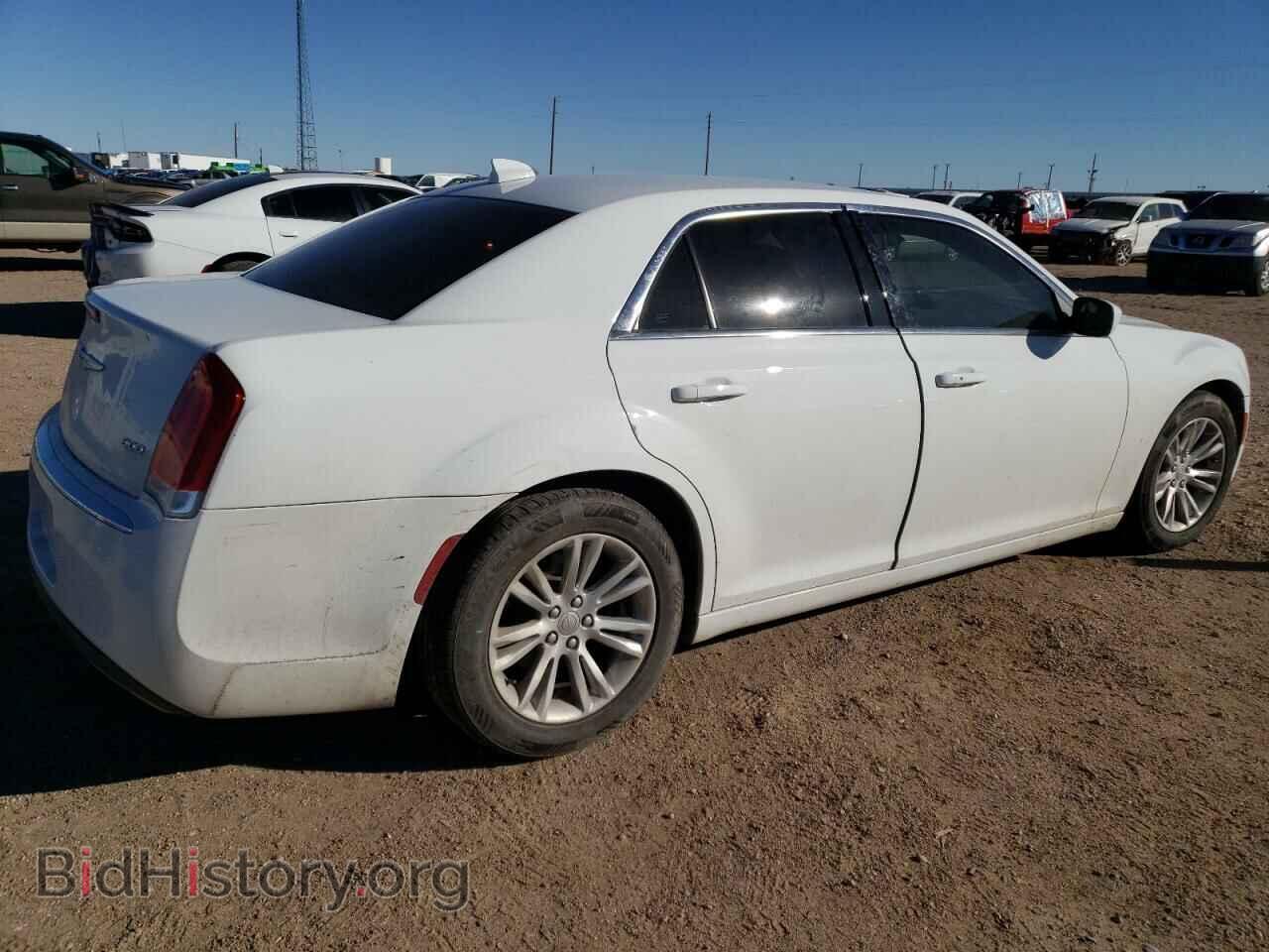 2019 CHRYSLER 300 - VIN: 2C3CCAAG4KH746055 - Фото 3