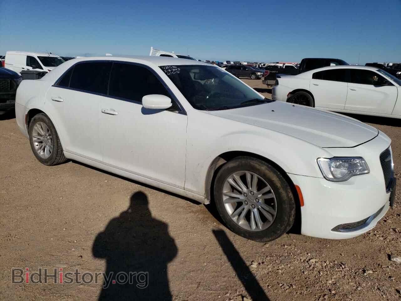 2019 CHRYSLER 300 - VIN: 2C3CCAAG4KH746055 - Фото 4
