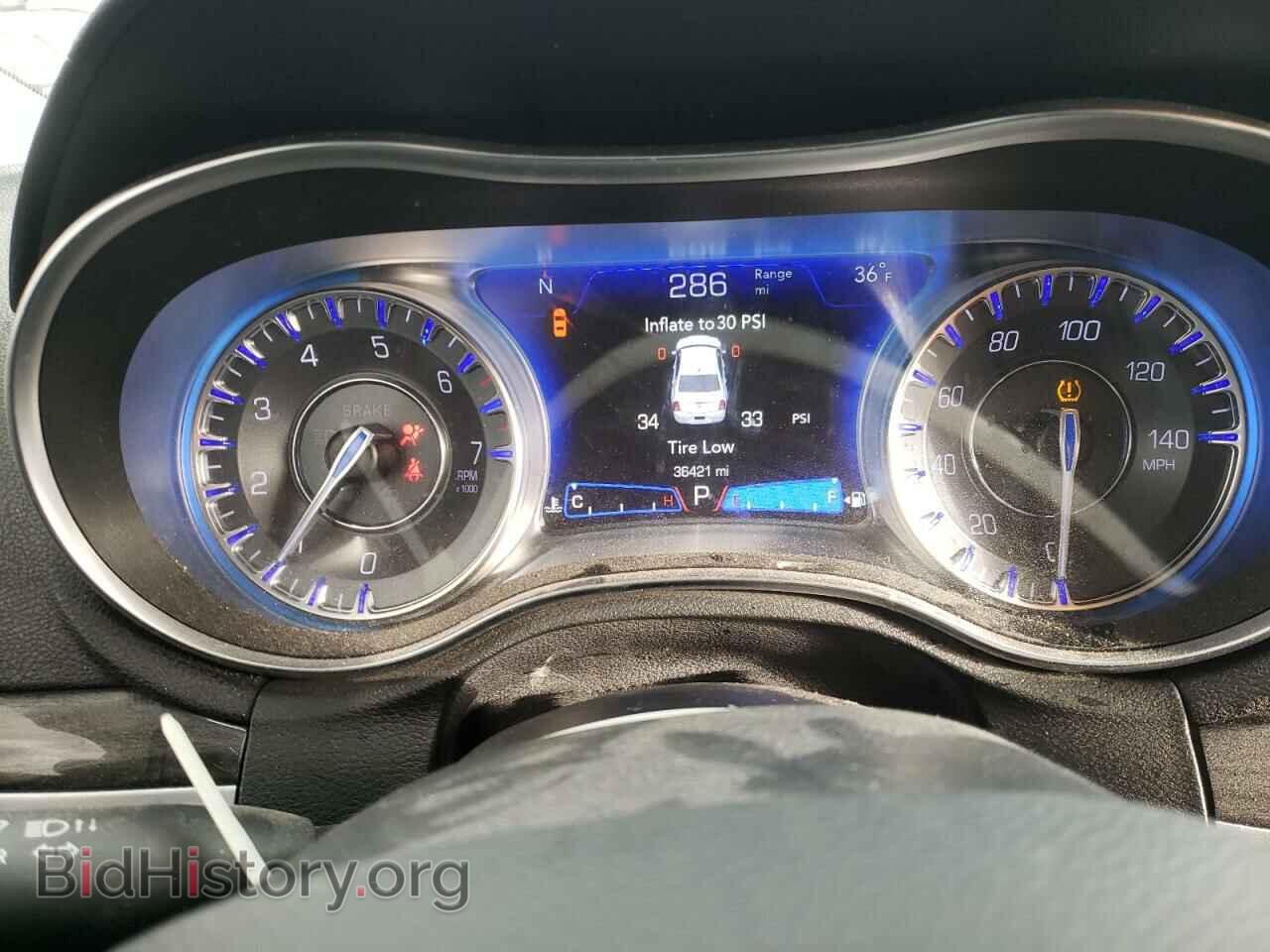 2019 CHRYSLER 300 - VIN: 2C3CCAAG4KH746055 - Фото 9