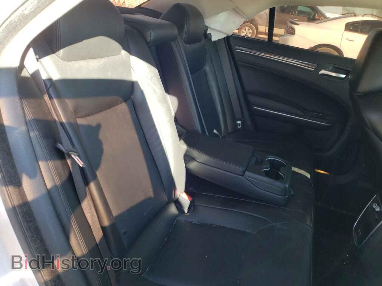 2019 CHRYSLER 300 - VIN: 2C3CCAAG4KH746055 - Фото 10