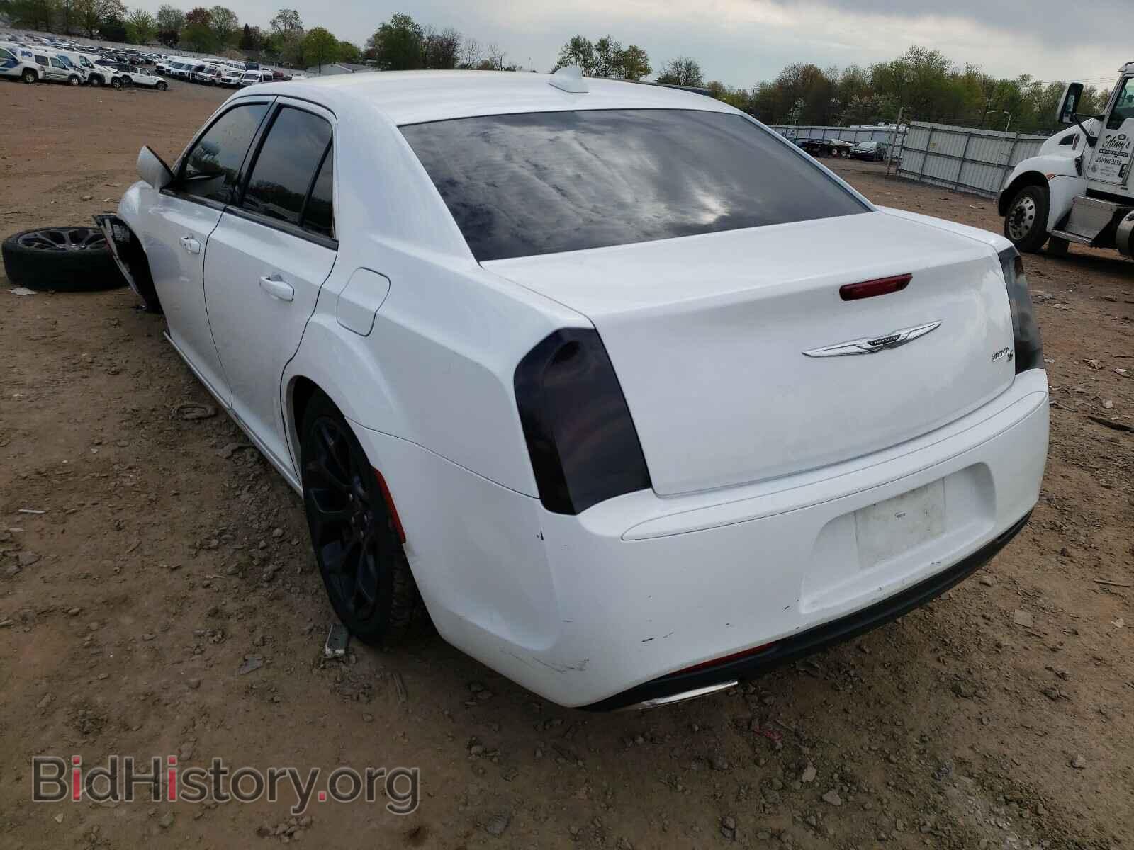 2019 CHRYSLER 300 - VIN: 2C3CCABG1KH569544 - Фото 3