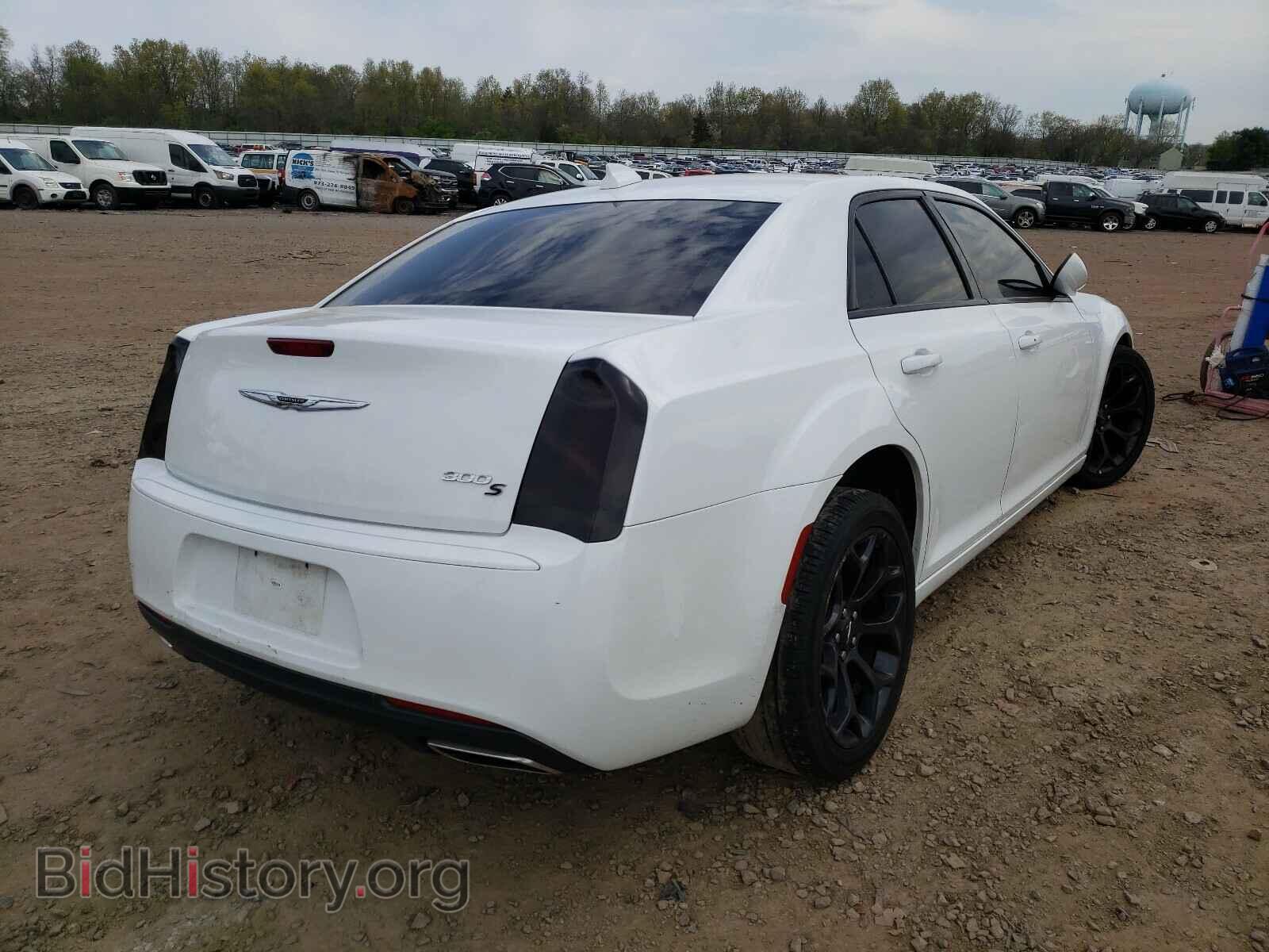 2019 CHRYSLER 300 - VIN: 2C3CCABG1KH569544 - Фото 4