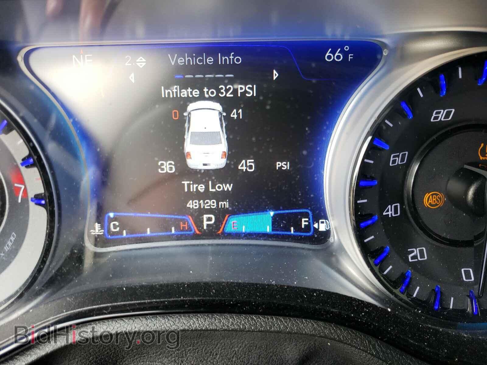 2019 CHRYSLER 300 - VIN: 2C3CCABG1KH569544 - Фото 8