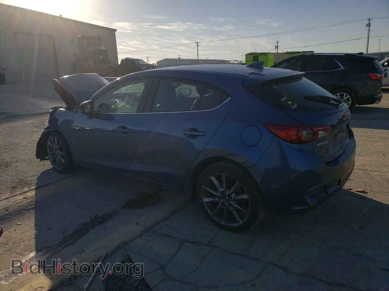 2018 MAZDA 3 - VIN: 3MZBN1L36JM213732 - Фото 2