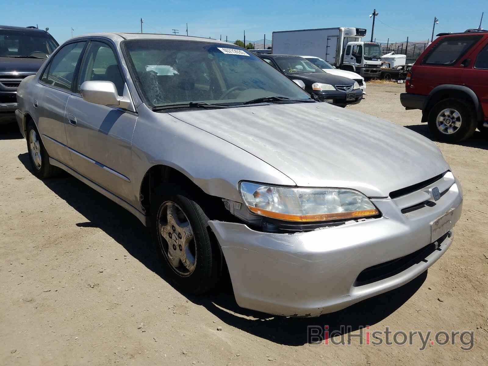 Photo 1HGCG1658XA015773 - HONDA ACCORD 1999