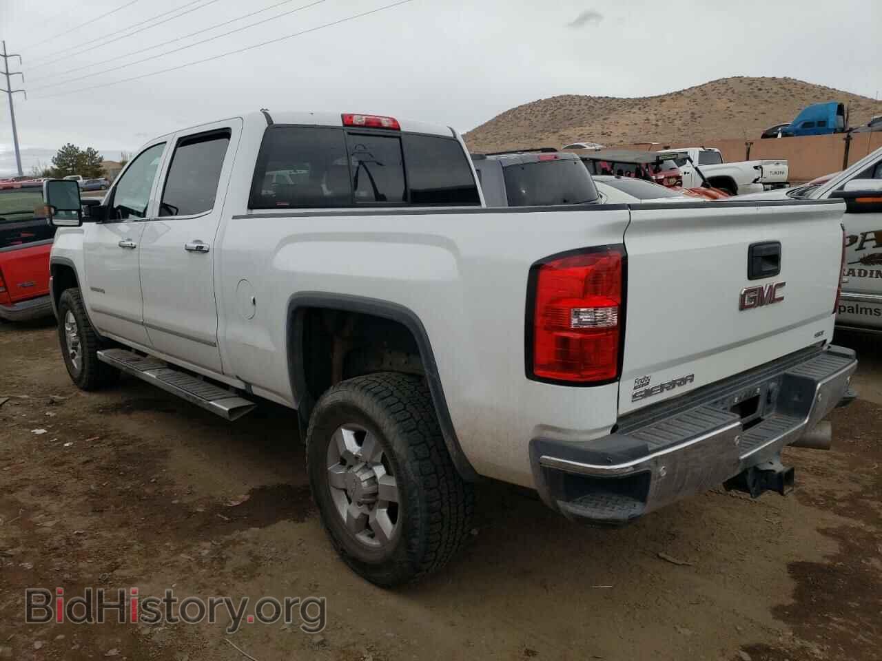 2018 GMC SIERRA - VIN: 1GT12TEY5JF256020 - Фото 2