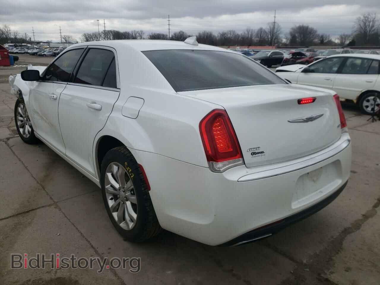 2016 CHRYSLER 300 - VIN: 2C3CCARG4GH262107 - Фото 3