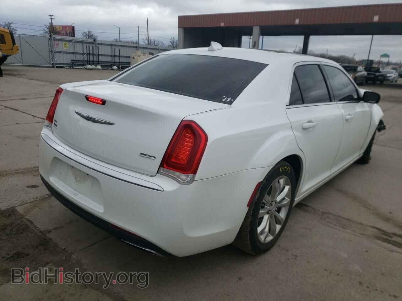 2016 CHRYSLER 300 - VIN: 2C3CCARG4GH262107 - Фото 4