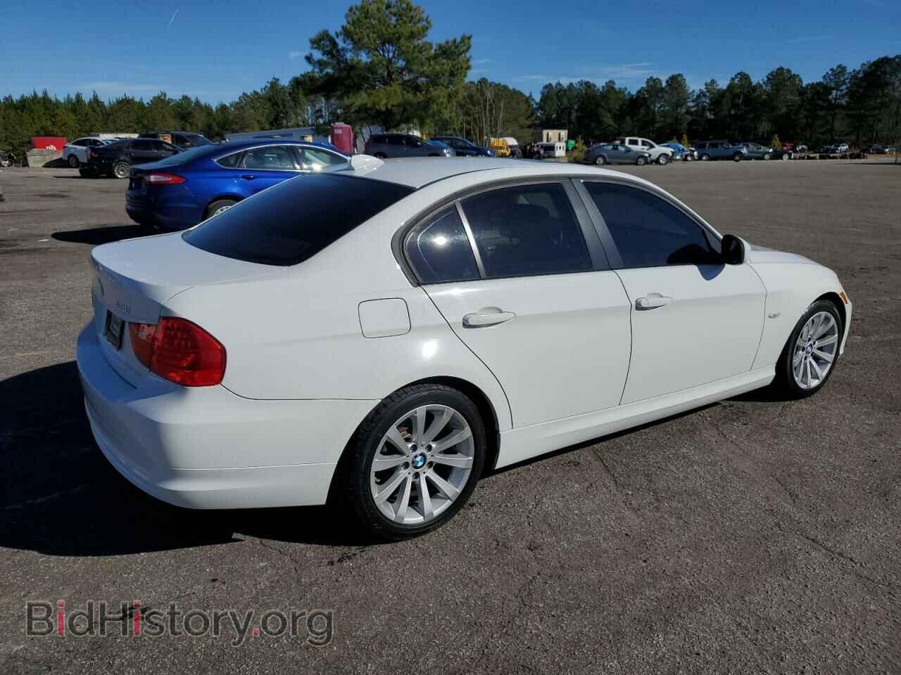 2011 BMW 3 SERIES - VIN: WBAPH7C59BA802452 - Photo 3