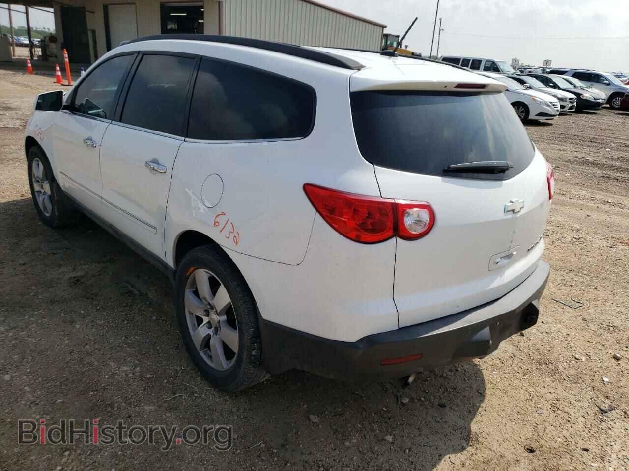 2010 CHEVROLET TRAVERSE - VIN: 1GNLRHED8AS128545 - Фото 3