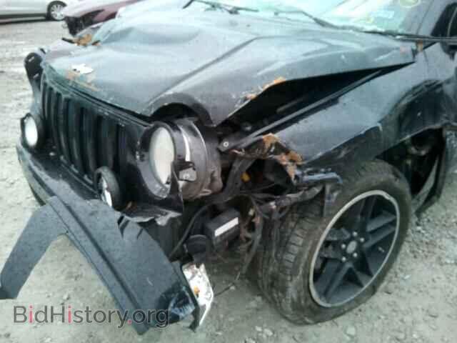 2008 Jeep COMPASS (VIN 1J8FT47W98D693070) — photo 9 of 10