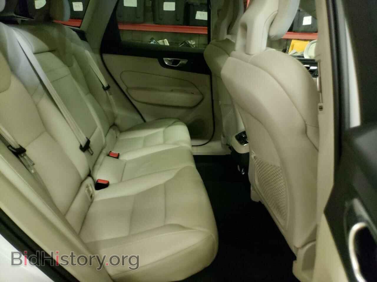 2018 VOLVO XC60 - VIN: LYVA22RLXJB083335 - Фото 10