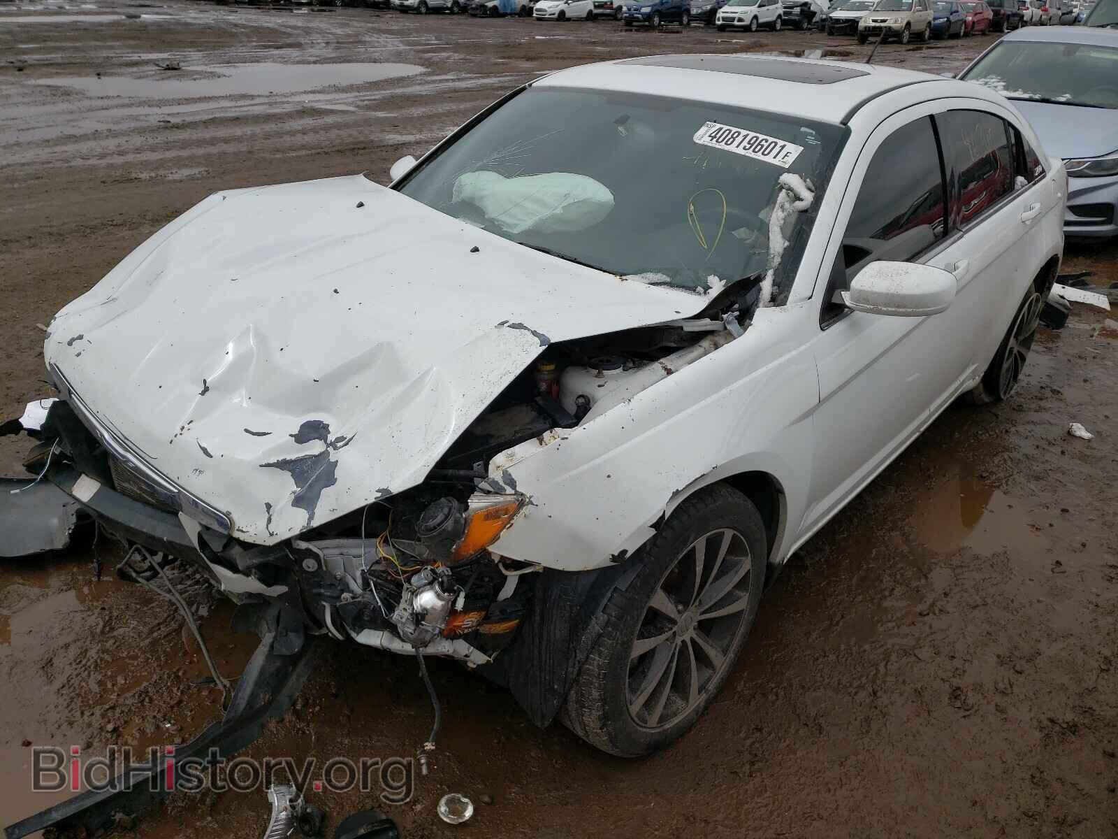 2013 CHRYSLER 200 - VIN: 1C3CCBCG7DN645587 - Фото 2