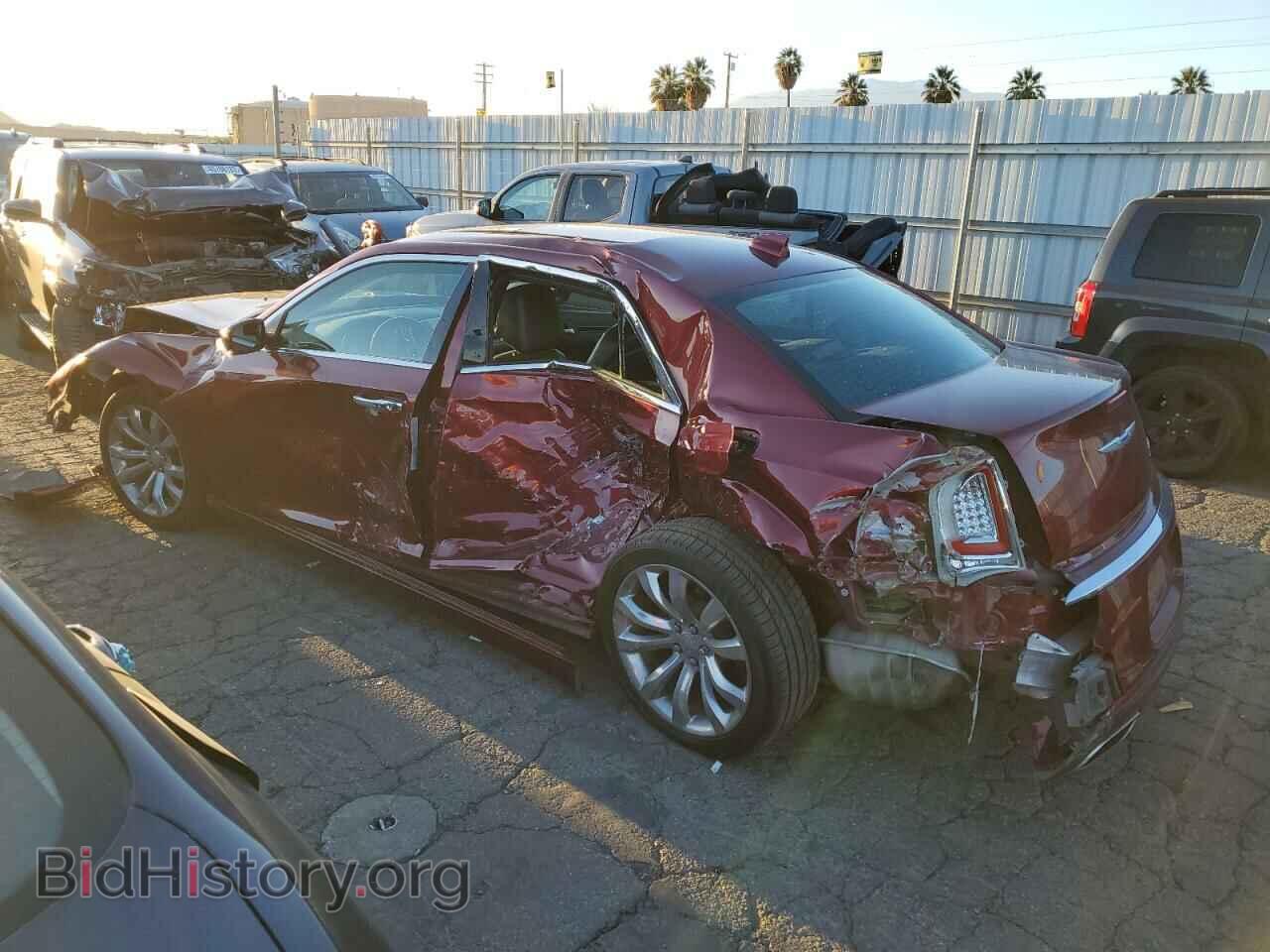 2019 CHRYSLER 300 - VIN: 2C3CCAEG5KH568635 - Фото 2