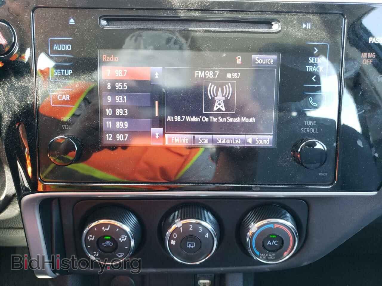 2017 TOYOTA COROLLA - VIN: 5YFBURHEXHP696384 - Фото 9