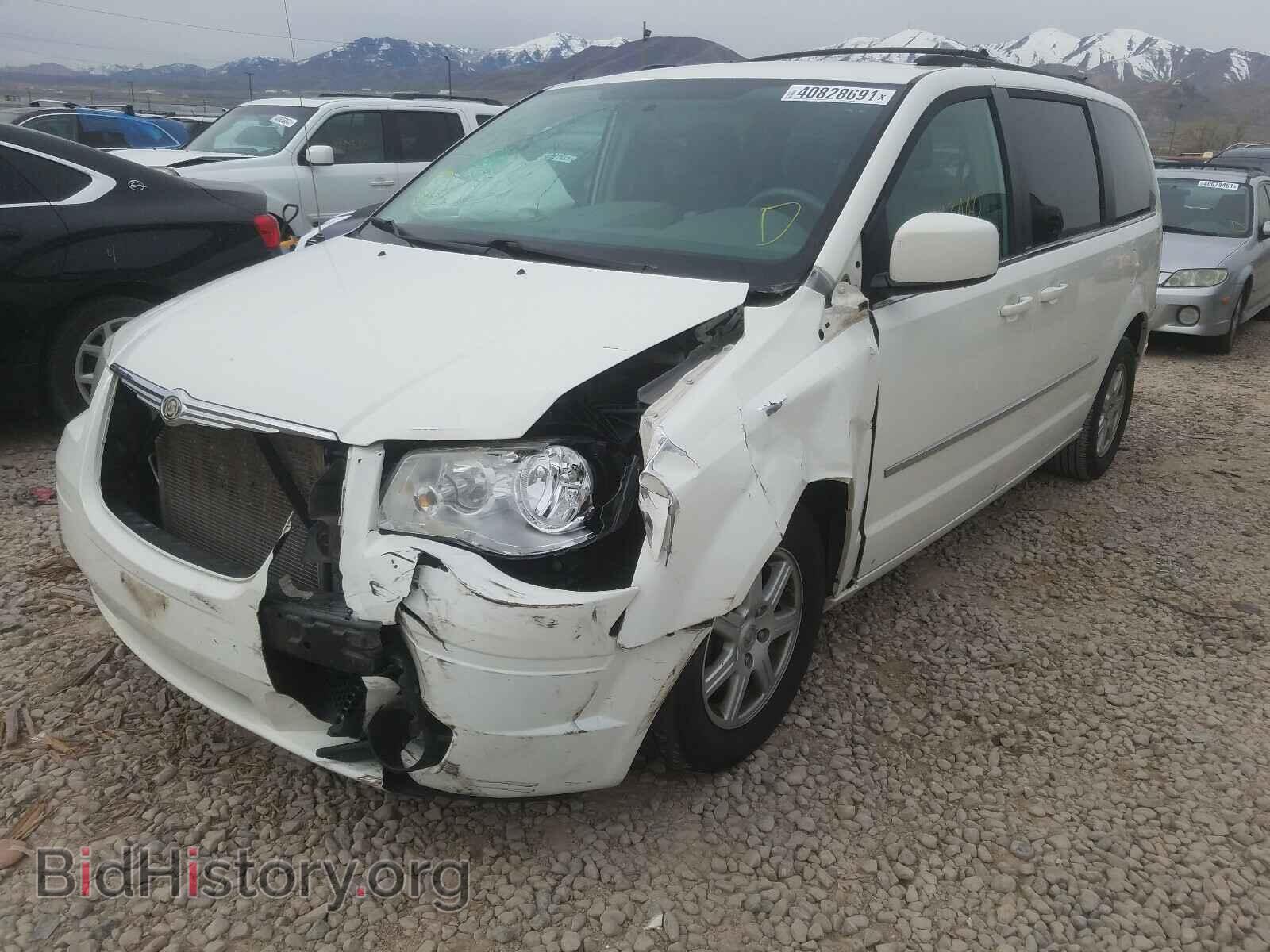 2010 CHRYSLER MINIVAN - VIN: 2A4RR5D16AR233606 - Фото 2