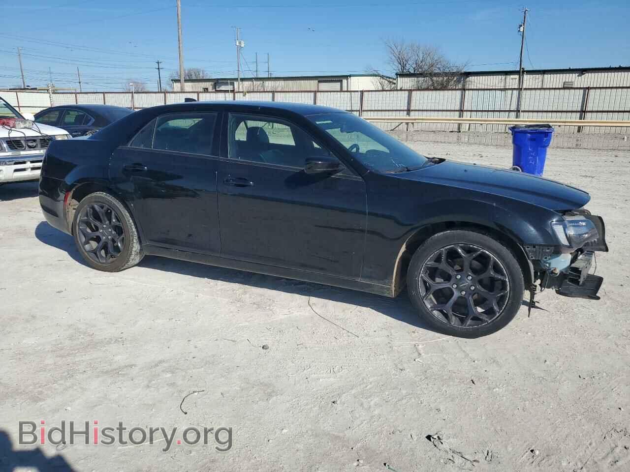2019 CHRYSLER 300 - VIN: 2C3CCABG9KH655992 - Фото 4