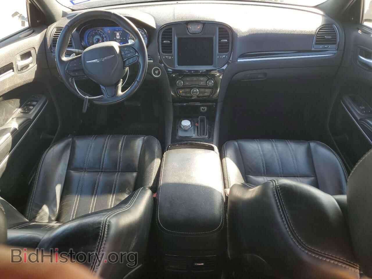 2019 CHRYSLER 300 - VIN: 2C3CCABG9KH655992 - Фото 8