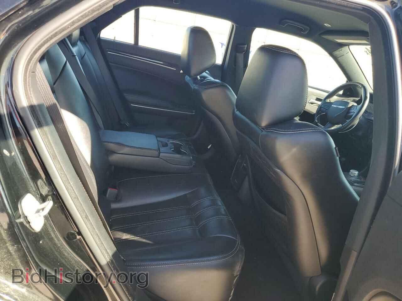 2019 CHRYSLER 300 - VIN: 2C3CCABG9KH655992 - Фото 10
