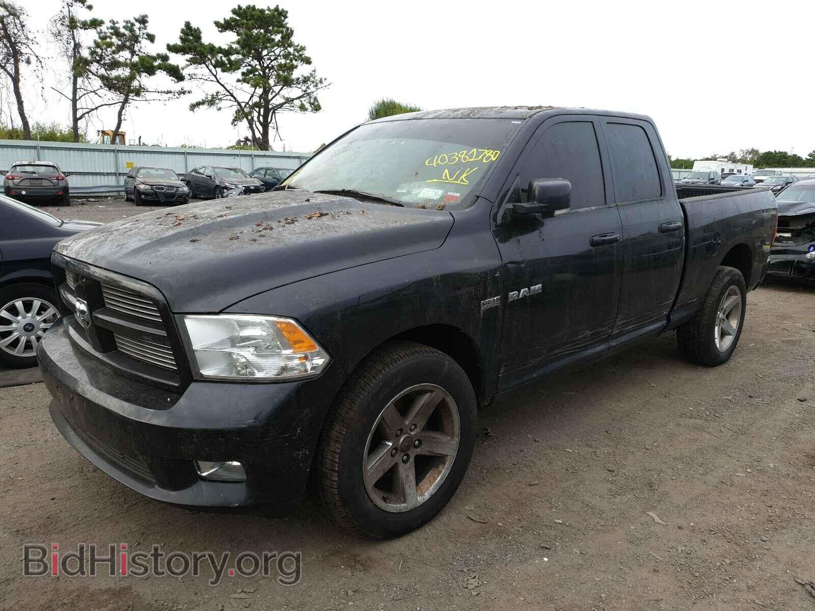 2010 DODGE RAM 1500 - VIN: 1D7RV1GT6AS207096 - Фото 2