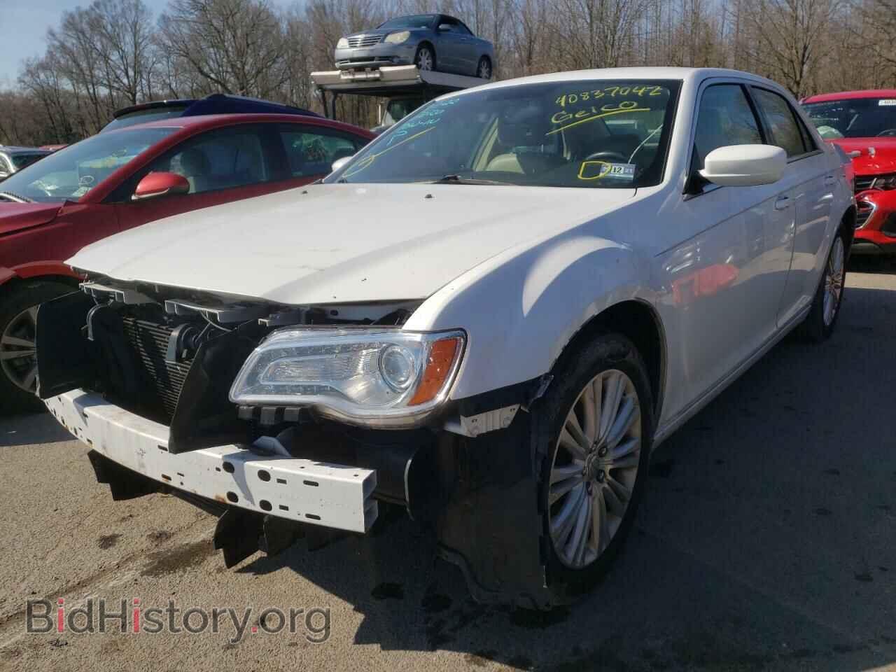 2013 CHRYSLER 300 - VIN: 2C3CCARG3DH527997 - Фото 2