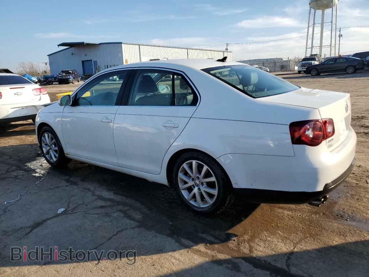 2010 VOLKSWAGEN JETTA - VIN: 3VWRZ7AJ9AM061081 - Фото 2