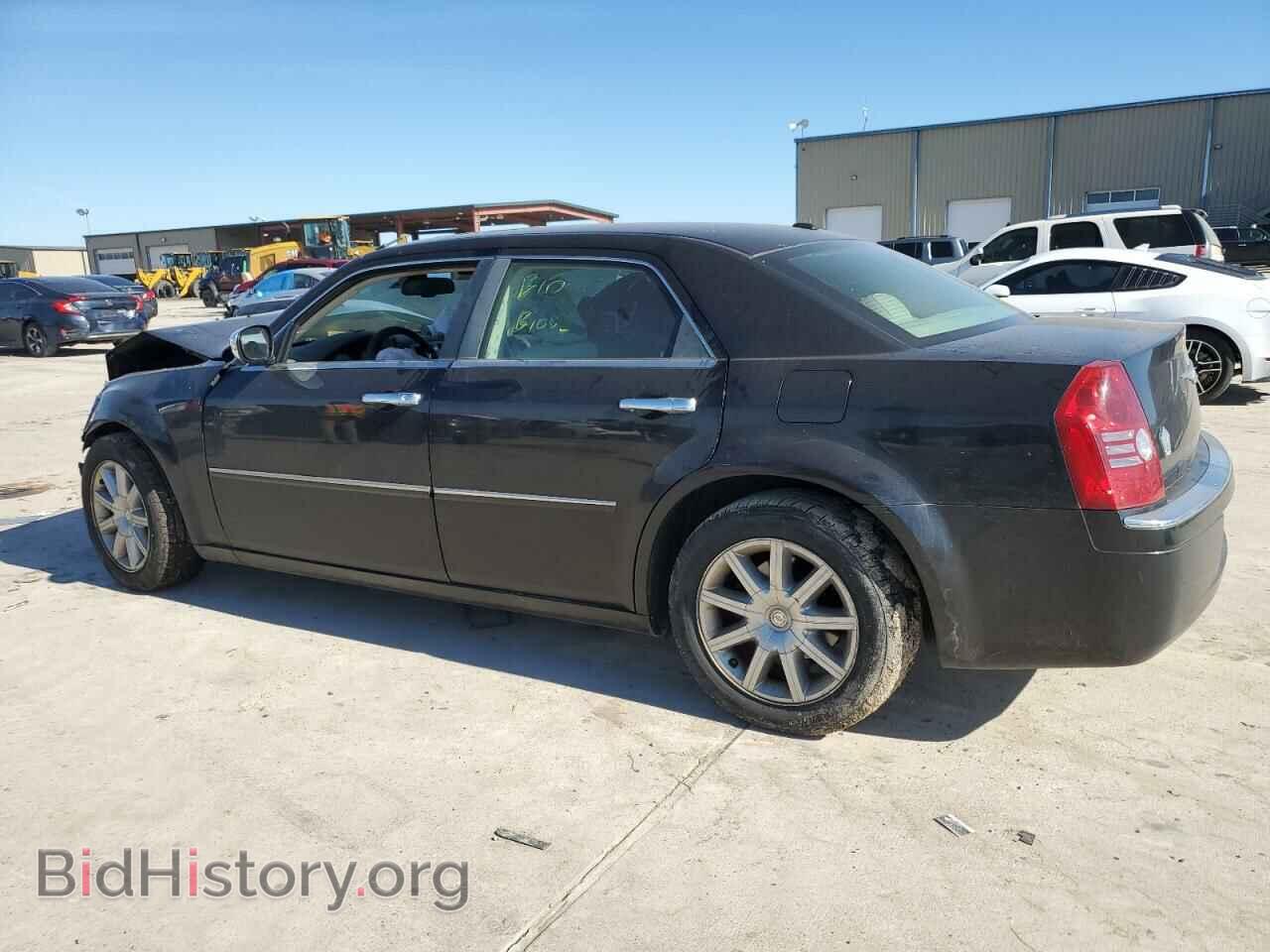 2010 CHRYSLER 300 - VIN: 2C3CA3CV2AH162961 - Фото 2