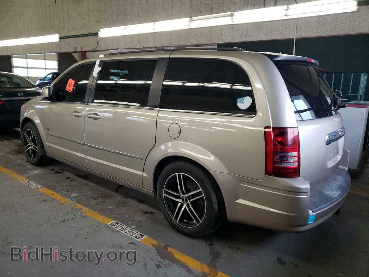 2009 CHRYSLER MINIVAN - VIN: 2A8HR54X79R655135 - Фото 2