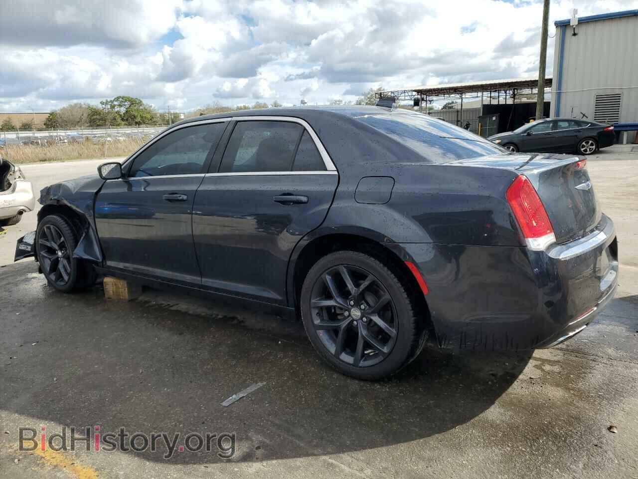 2019 CHRYSLER 300 - VIN: 2C3CCAAG7KH500309 - Фото 2
